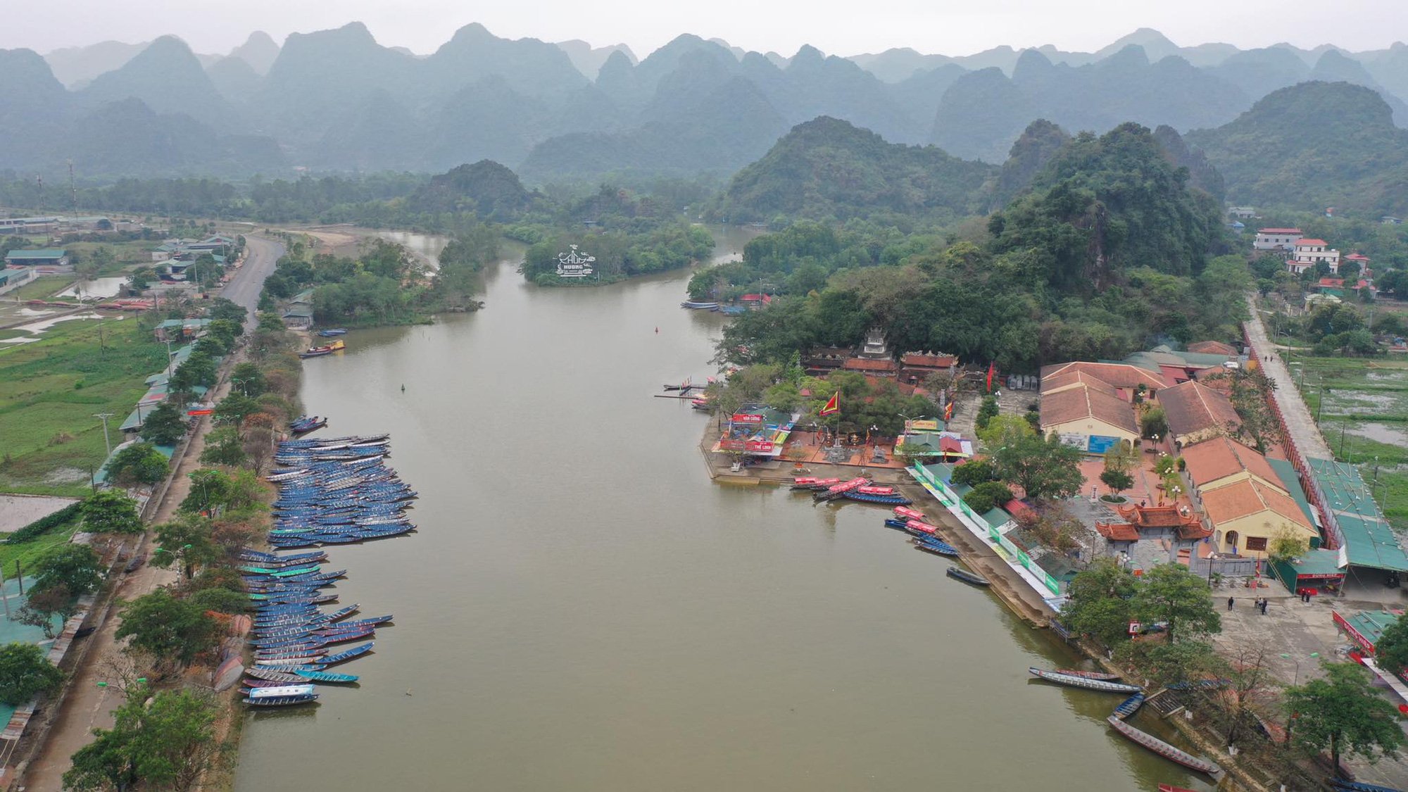 Bao giờ chùa Hương mở cửa đón du khách sau chuỗi ngày dài &quot;cửa đóng then cài&quot; chống dịch Covid-19?  - Ảnh 1.