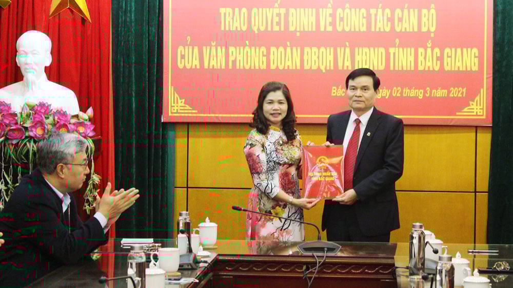Bắc Giang bổ nhiệm Chánh Văn phòng Đoàn ĐBQH và HĐND tỉnh - Ảnh 2.