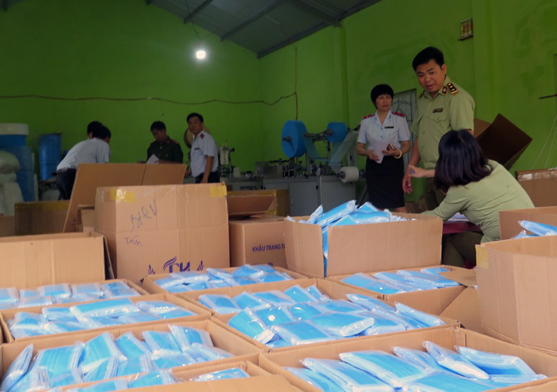 Phú Yên chú trọng kiểm soát các mặt hàng phòng chống dịch COVID-19 - Ảnh 1. Phú Yên chú trọng kiểm soát các mặt hàng phòng chống dịch COVID-19 - Ảnh 1.