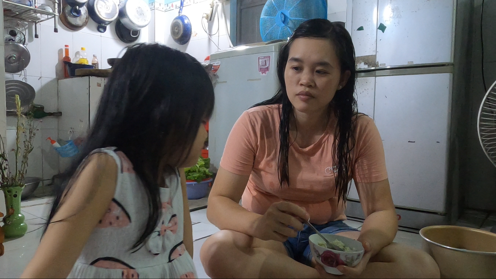 Ngày 8/3: Không mong hoa, chỉ mong dịch bệnh qua mau, công việc ổn định - Ảnh 2.