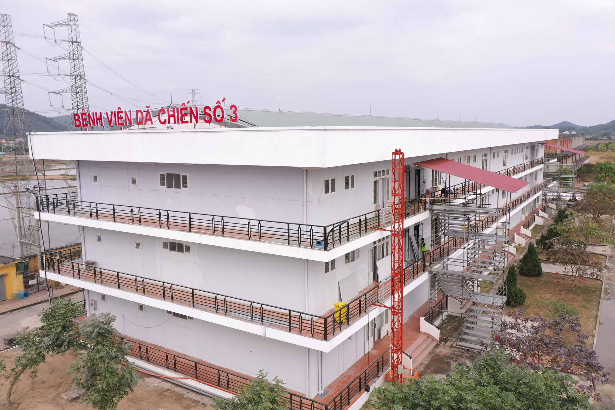 Nhìn lại hơn 1 tháng &quot;căng mình&quot; chống dịch Covid-19 của Hải Dương - Ảnh 2.