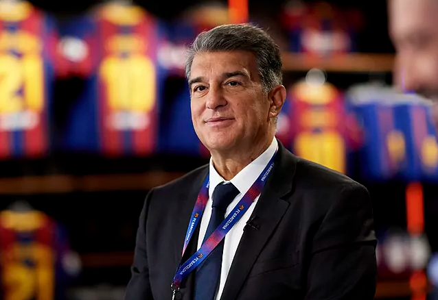 Juan Laporta trở thành chủ tịch thứ 42 của Barcelona.