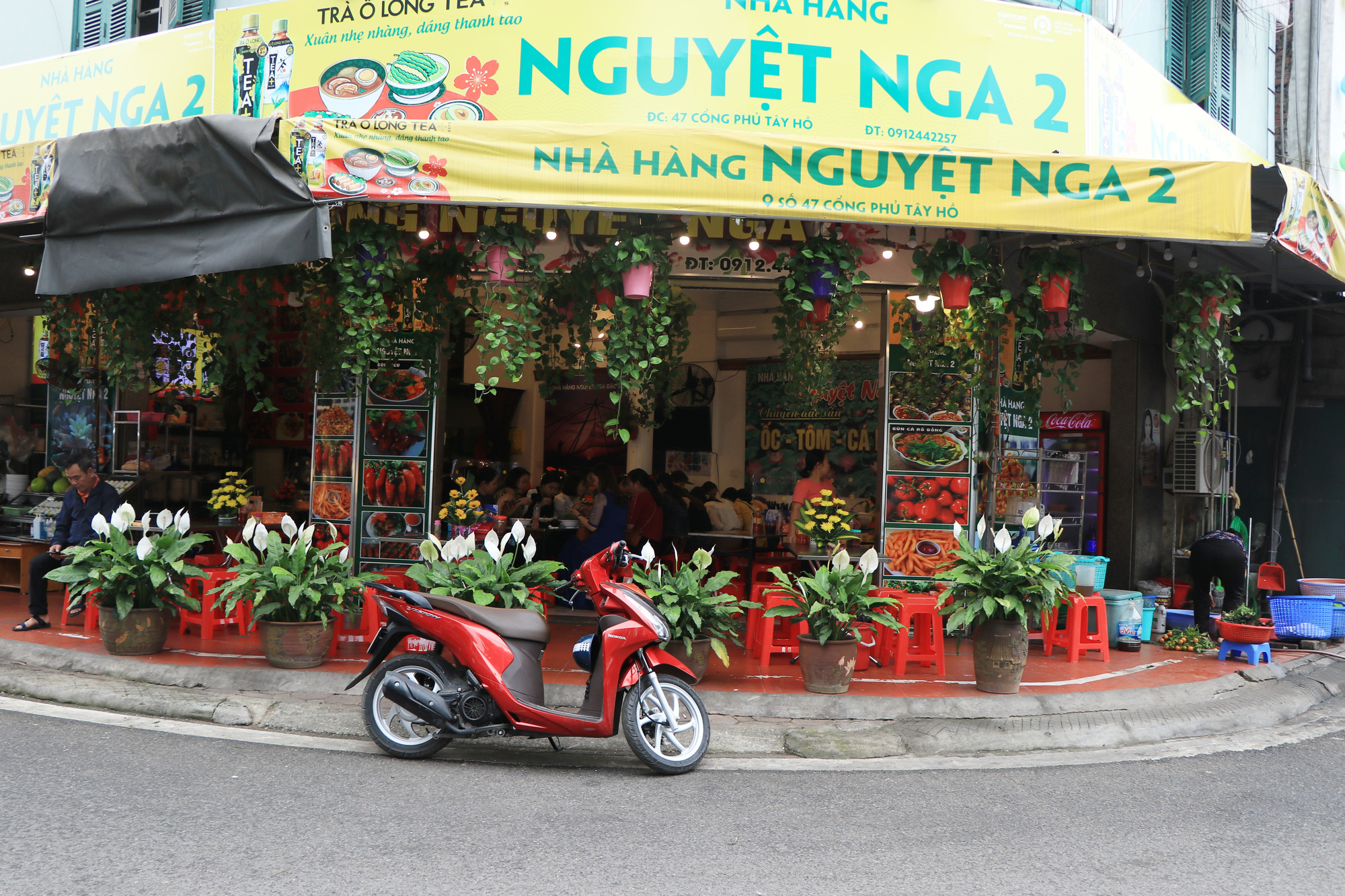 Tiểu thương mừng rơi nước mắt ngày phủ Tây Hồ mở cửa trở lại sau dịch Covid-19 - Ảnh 11.