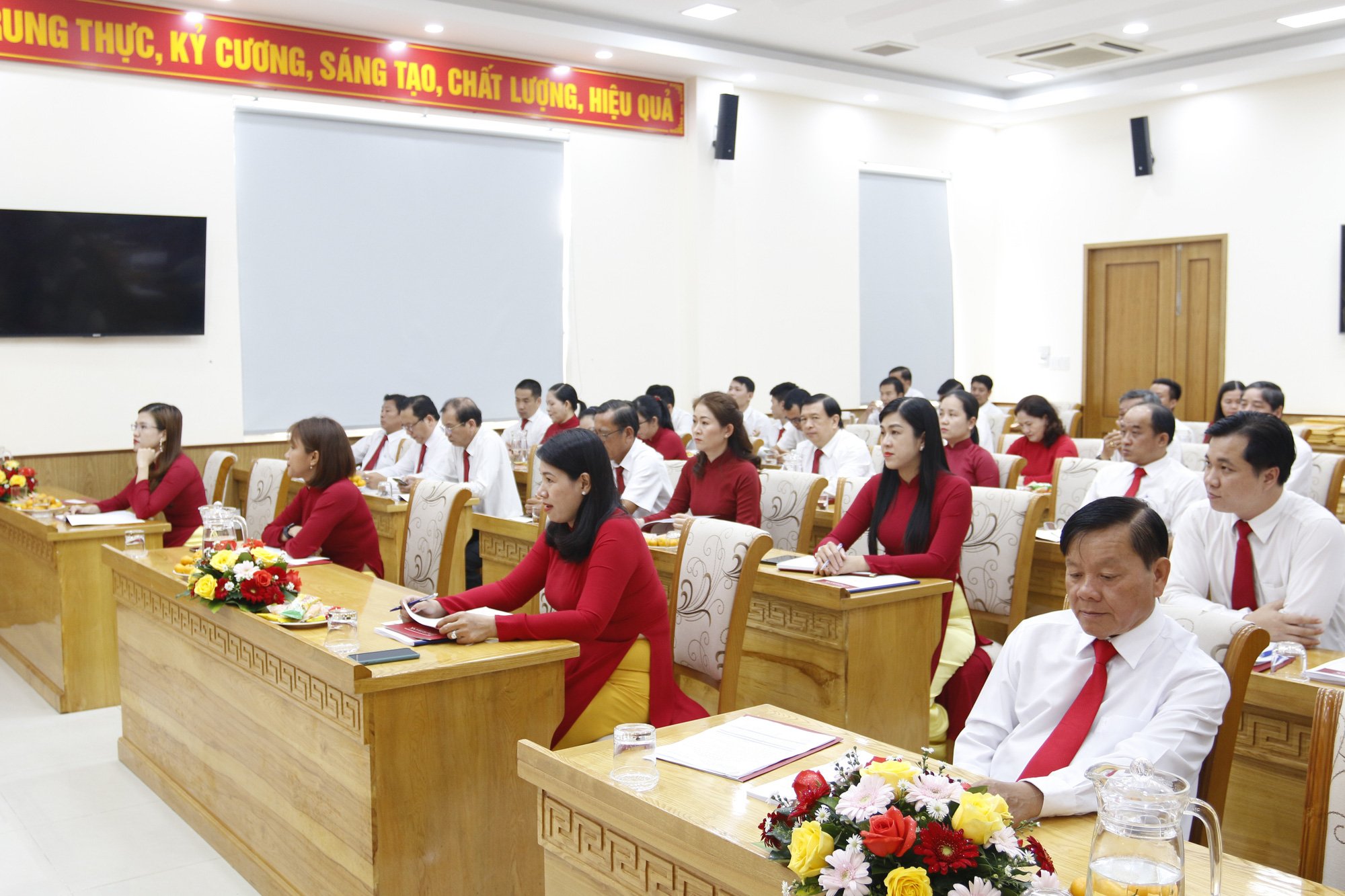 Văn phòng Đại diện Agribank khu vực Tây Nam bộ: Tiếp tục giữ vững thành tích đã đạt được trong năm 2021 - Ảnh 2. Văn phòng Đại diện Agribank khu vực Tây Nam bộ: Tiếp tục giữ vững thành tích đã đạt được trong năm 2021 - Ảnh 2.