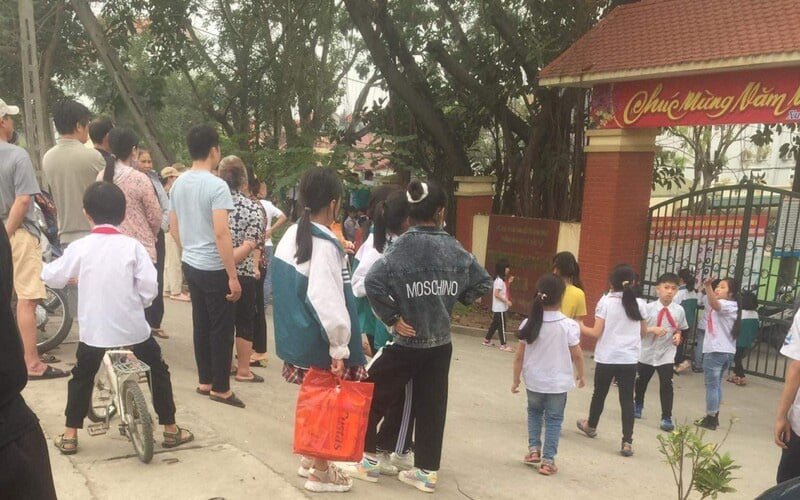 Học sinh lớp 8 bị bạn cùng trường đâm chết: Nhà trường nói gì?  - Ảnh 2.