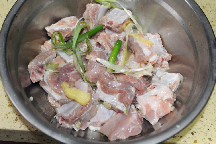 Sườn heo chua ngọt - Ảnh 2.