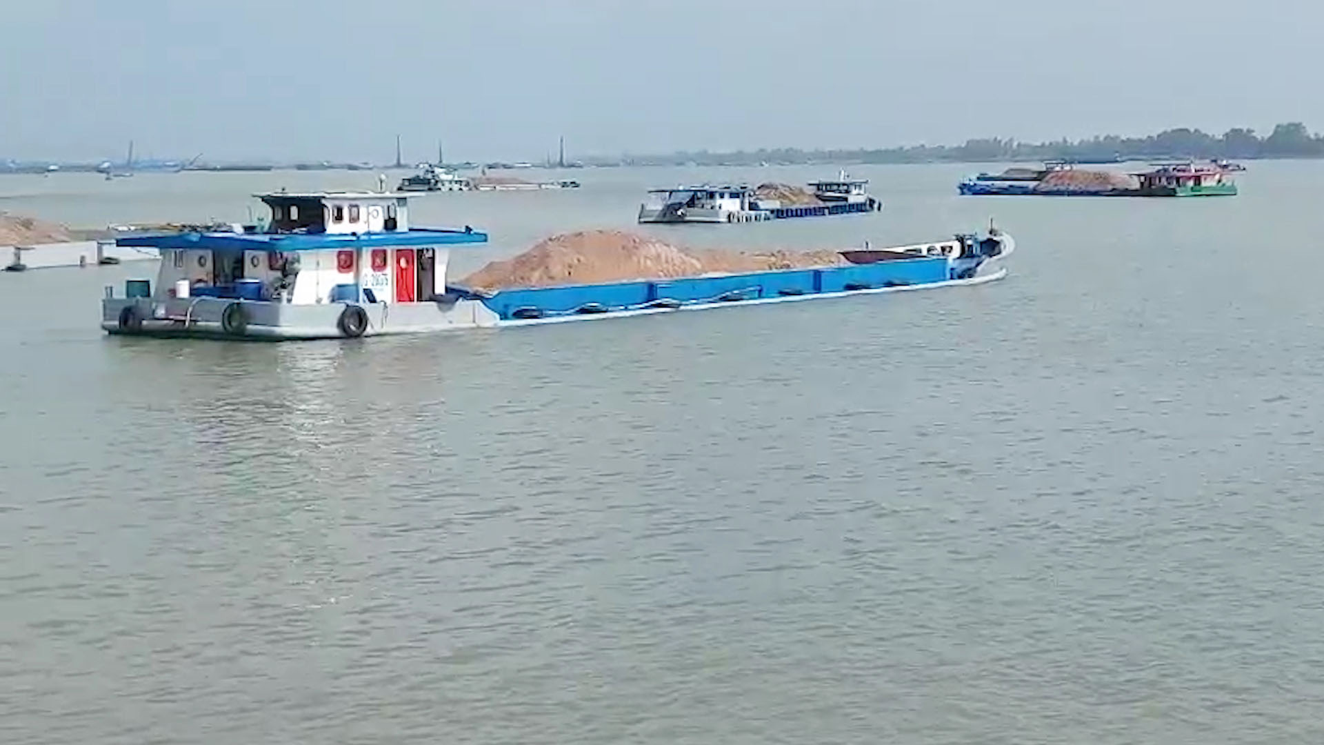 Không có chuyện DN trúng đấu giá tại cuộc đấu giá &quot;bỏ chạy&quot; thì trao quyền khai thác cát cho DN đứng thứ 2 - Ảnh 1.