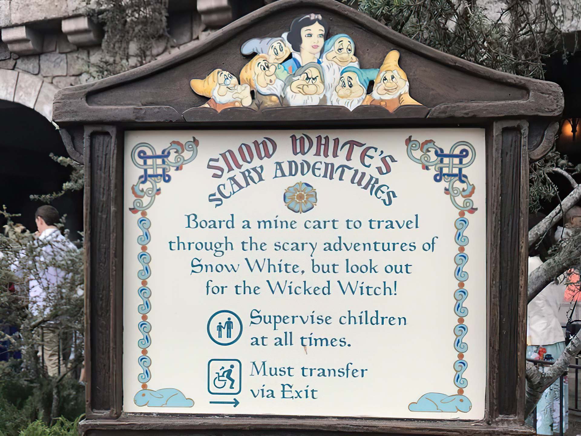 13 điểm tham quan đáng sợ và gây tranh cãi nhất tại công viên giải trí Disney mọi thời đại - Ảnh 8.