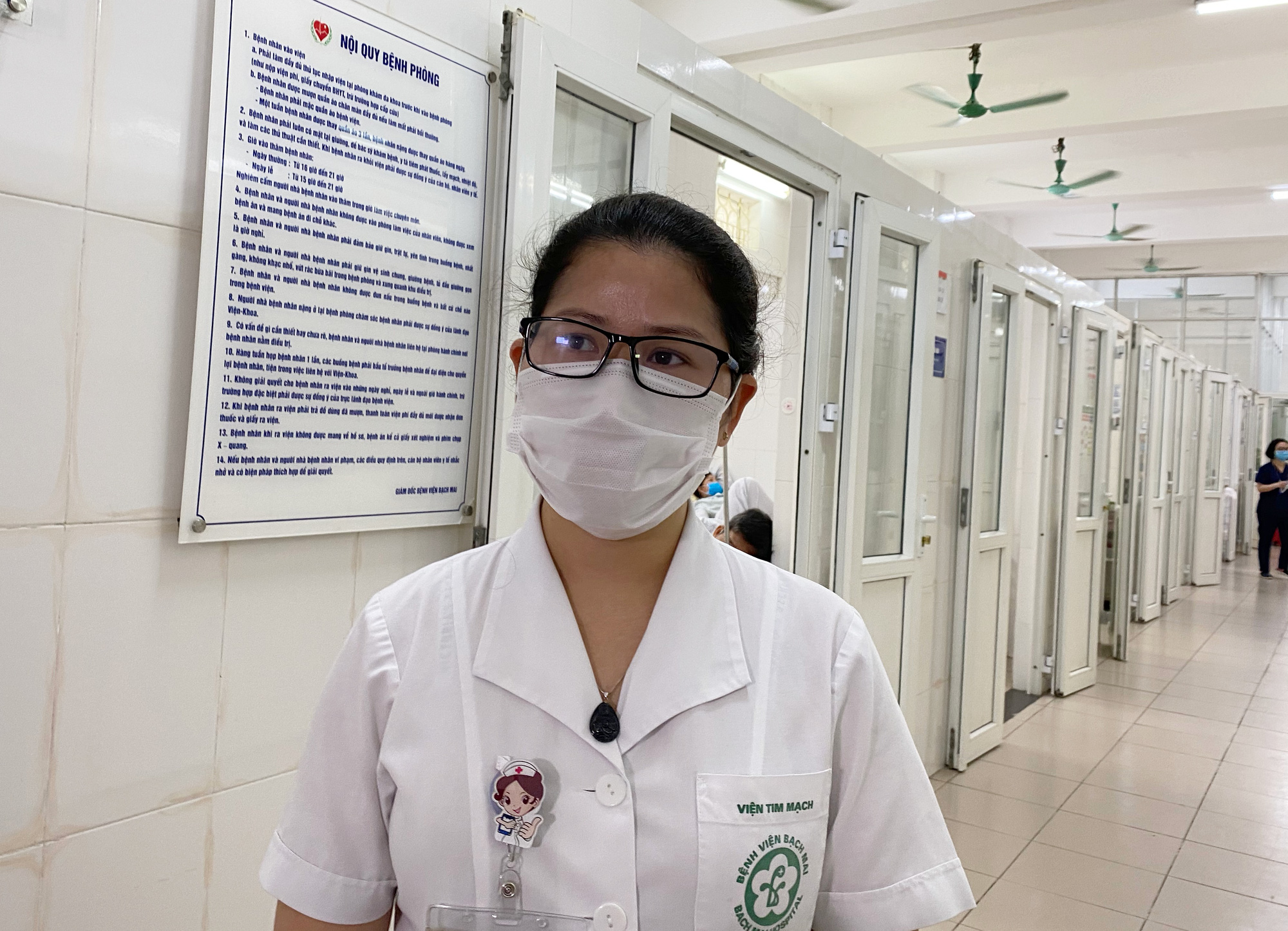 Vụ hơn 200 nhân viên y tế xin nghỉ việc, chuyển công tác: Bác sĩ, điều dưỡng BV Bạch Mai nói gì? - Ảnh 5.