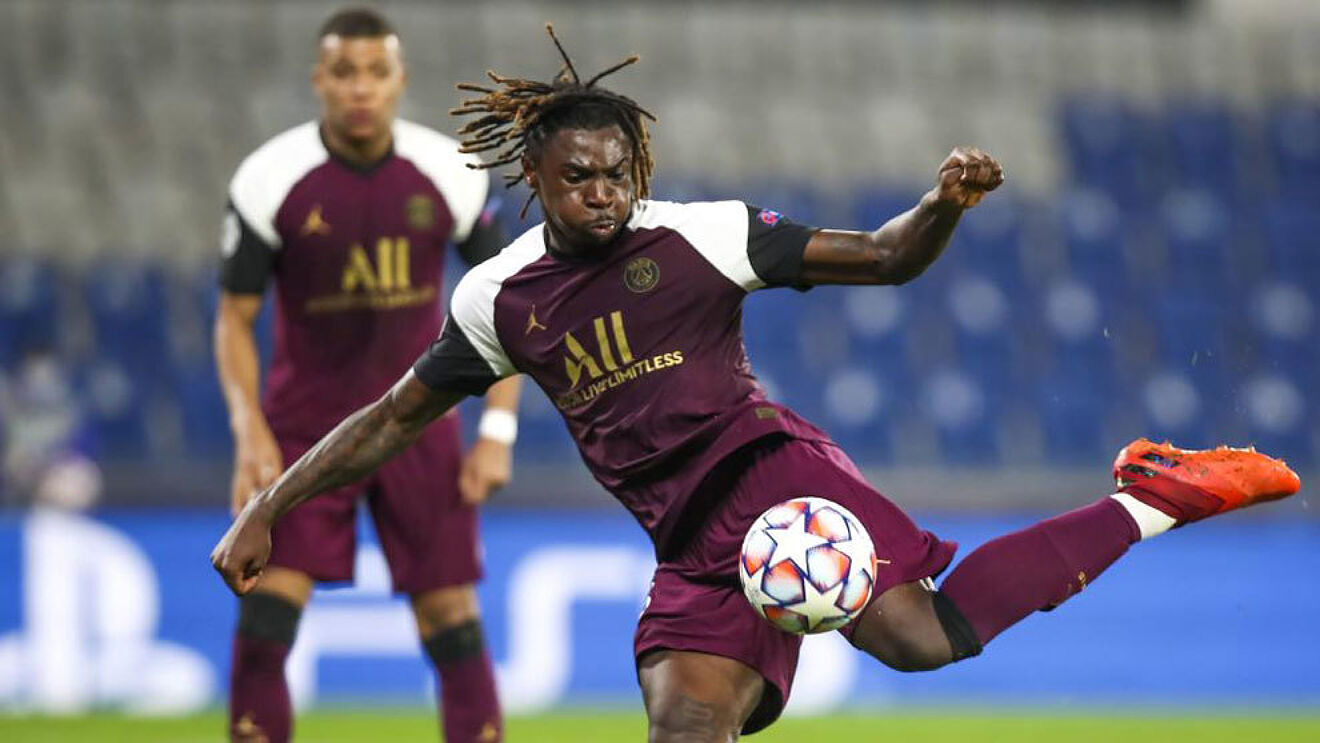 Tin sáng (15/4): HLV Kiatisak nhận tin cực vui về &quot;Ronaldinho Việt Nam&quot; - Ảnh 3.