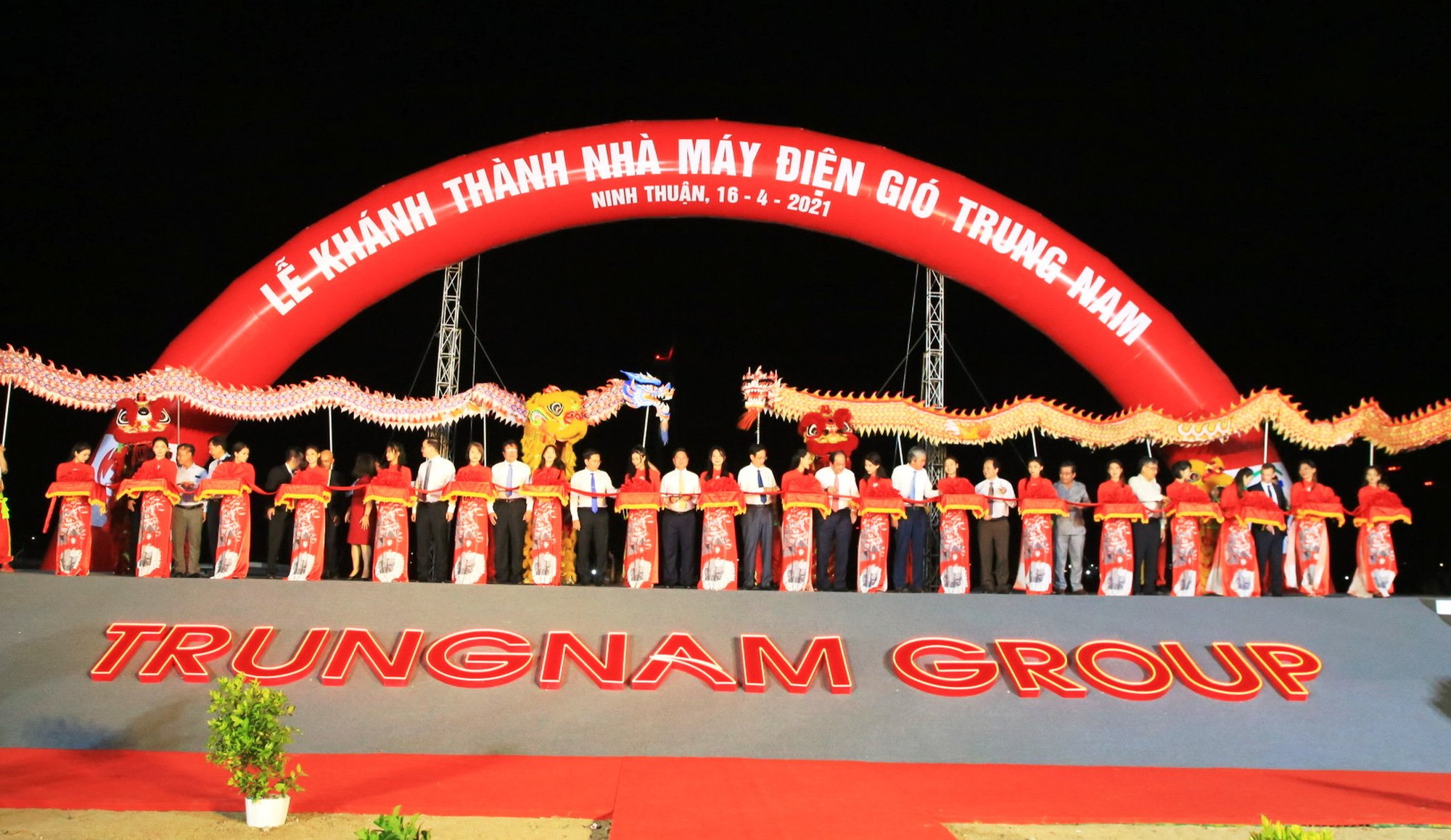 Ninh Thuận: Khánh thành nhà máy điện gió lớn nhất Việt Nam - Ảnh 2. Ninh Thuận: Khánh thành nhà máy điện gió lớn nhất Việt Nam - Ảnh 2.
