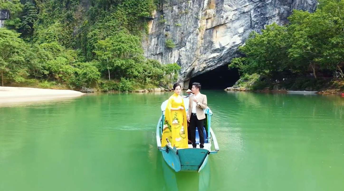Đẹp mê mẩn với hình ảnh Quảng Bình thiên nhiên tươi đẹp trong MV của ca sĩ Trần Nguyên Thắng - Ảnh 3.