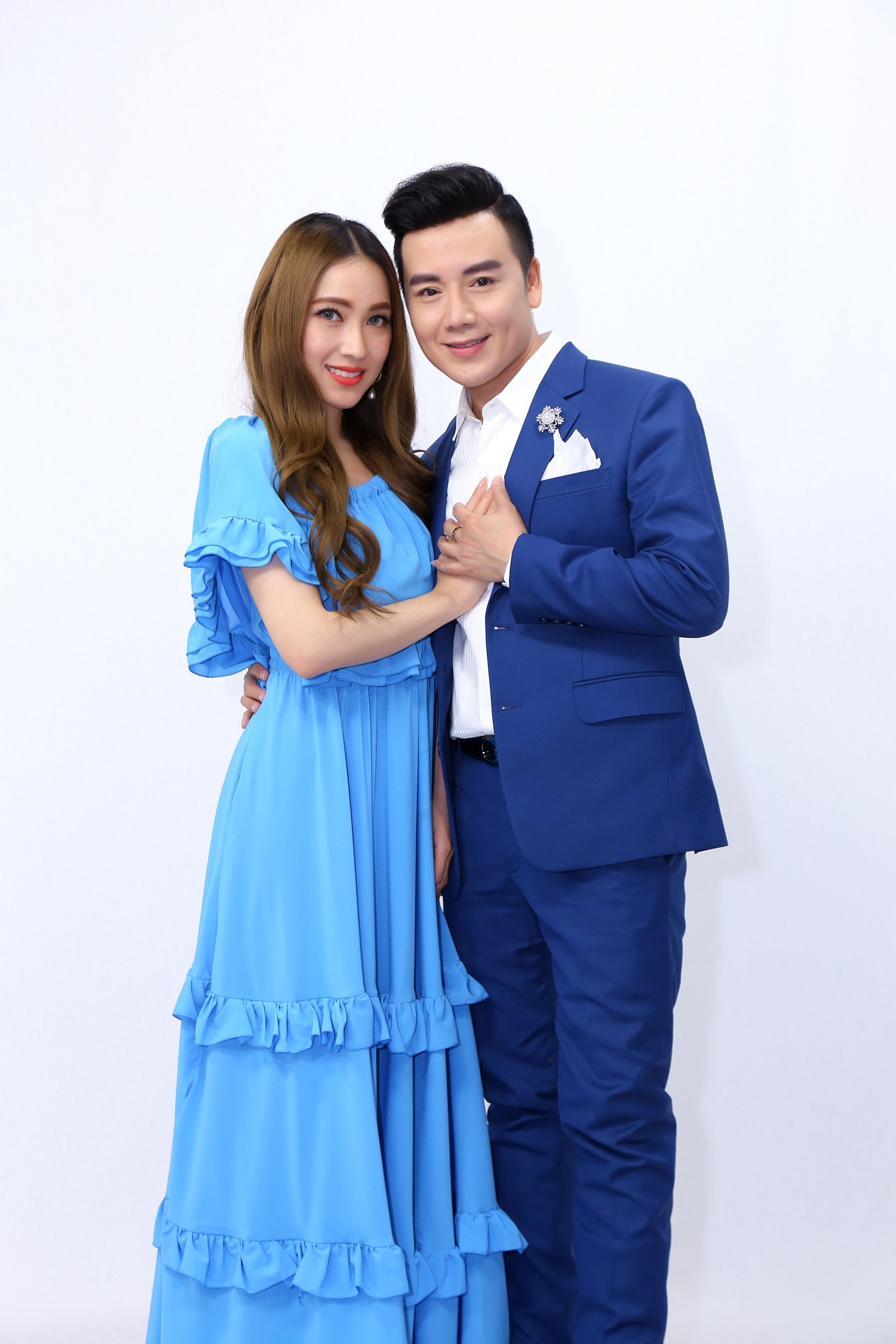 Lấy chồng hơn 13 tuổi, nữ ca sĩ gốc Việt lai Pháp bị “sốc văn hóa” - Ảnh 3.