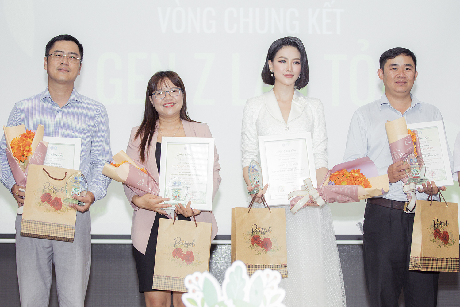 Hoa hậu Phương Khánh khoe nhan sắc vạn người mê, đầy khí chất trên ghế nóng” - Ảnh 6.