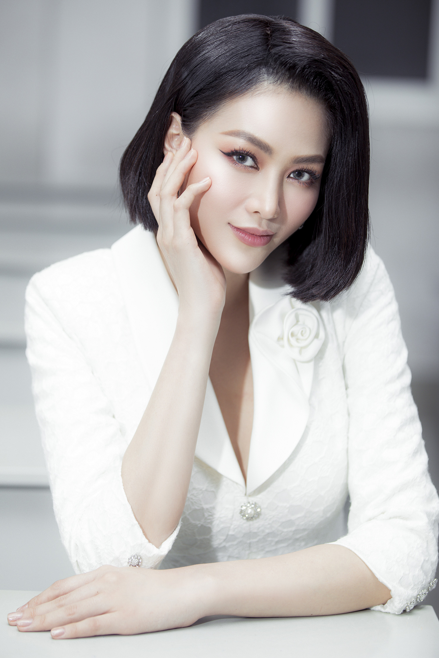 Hoa hậu Phương Khánh khoe nhan sắc vạn người mê, đầy khí chất trên ghế nóng” - Ảnh 7.