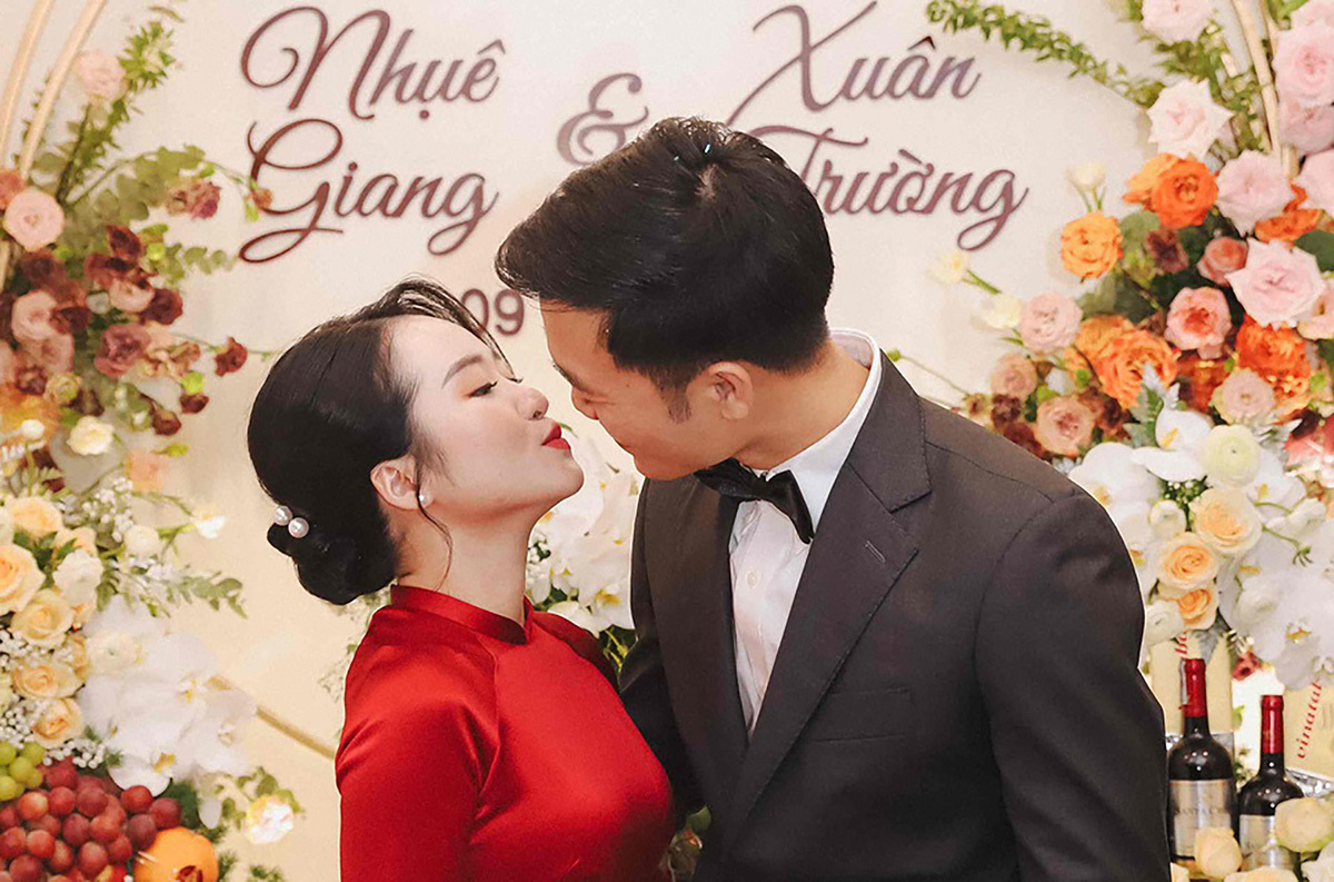 Loạt hình Xuân Trường và Nhệ Giang cứ “hở ra” là hôn nhau - Ảnh 10.