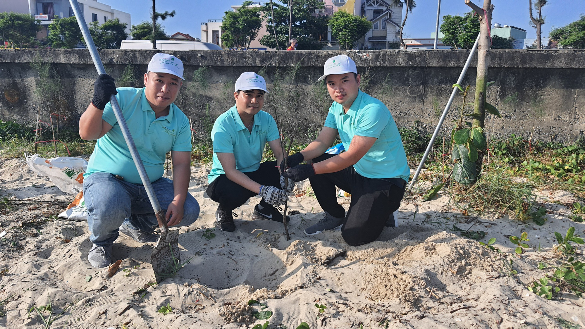 Agribank khu vực miền Trung: Hưởng ứng “Ngày chủ nhật xanh” - Ảnh 4. Agribank khu vực miền Trung: Hưởng ứng “Ngày chủ nhật xanh” - Ảnh 4.