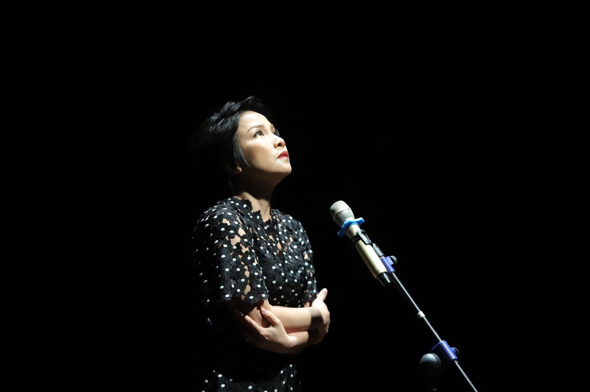 &quot;Se sẽ 2021&quot; - Khi thơ Lưu Quang Vũ - Xuân Quỳnh được cất lên bằng 20 ngôn ngữ khác nhau - Ảnh 10.