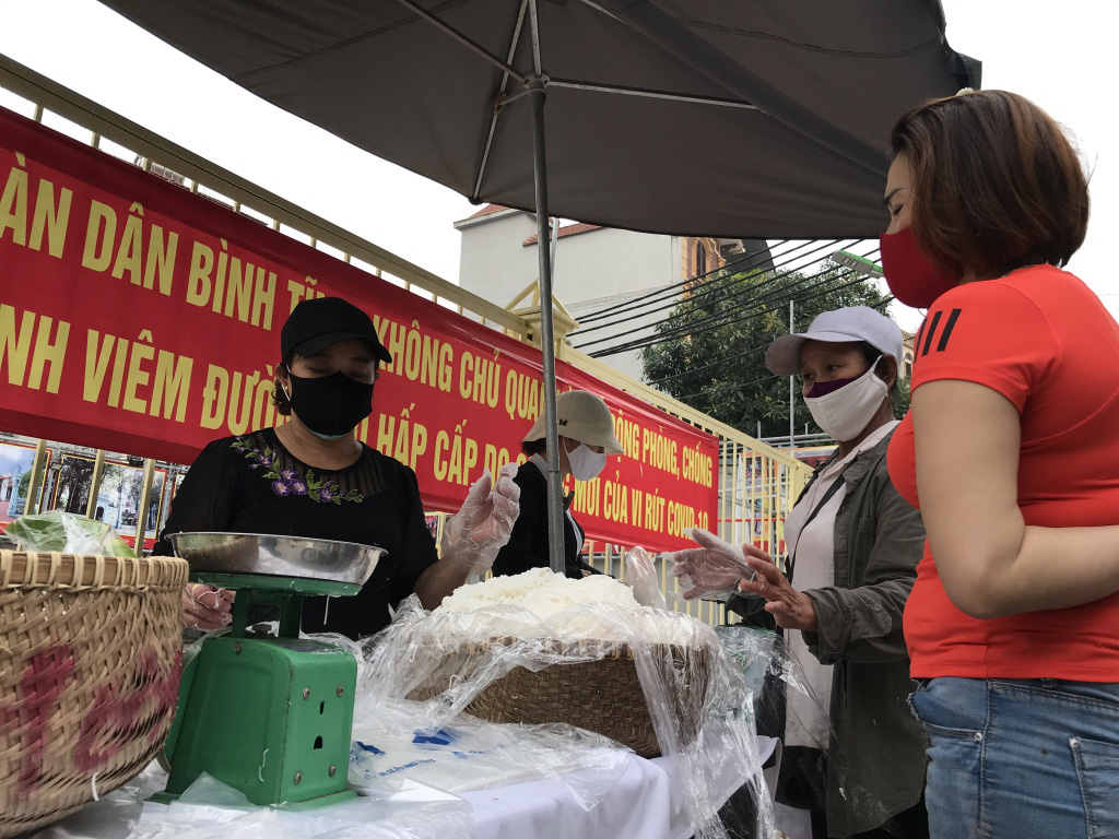 Mở rộng đối tượng tham gia BHXH bắt buộc sang hộ kinh doanh cá thể, người quản lý hợp tác xã... là khả thi. Ảnh: N.T