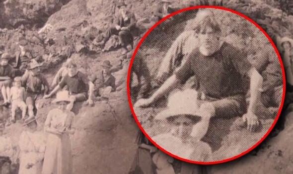 SỐC: Bức ảnh chụp năm 1917 là bằng chứng về khả năng du hành thời gian  - Ảnh 1.