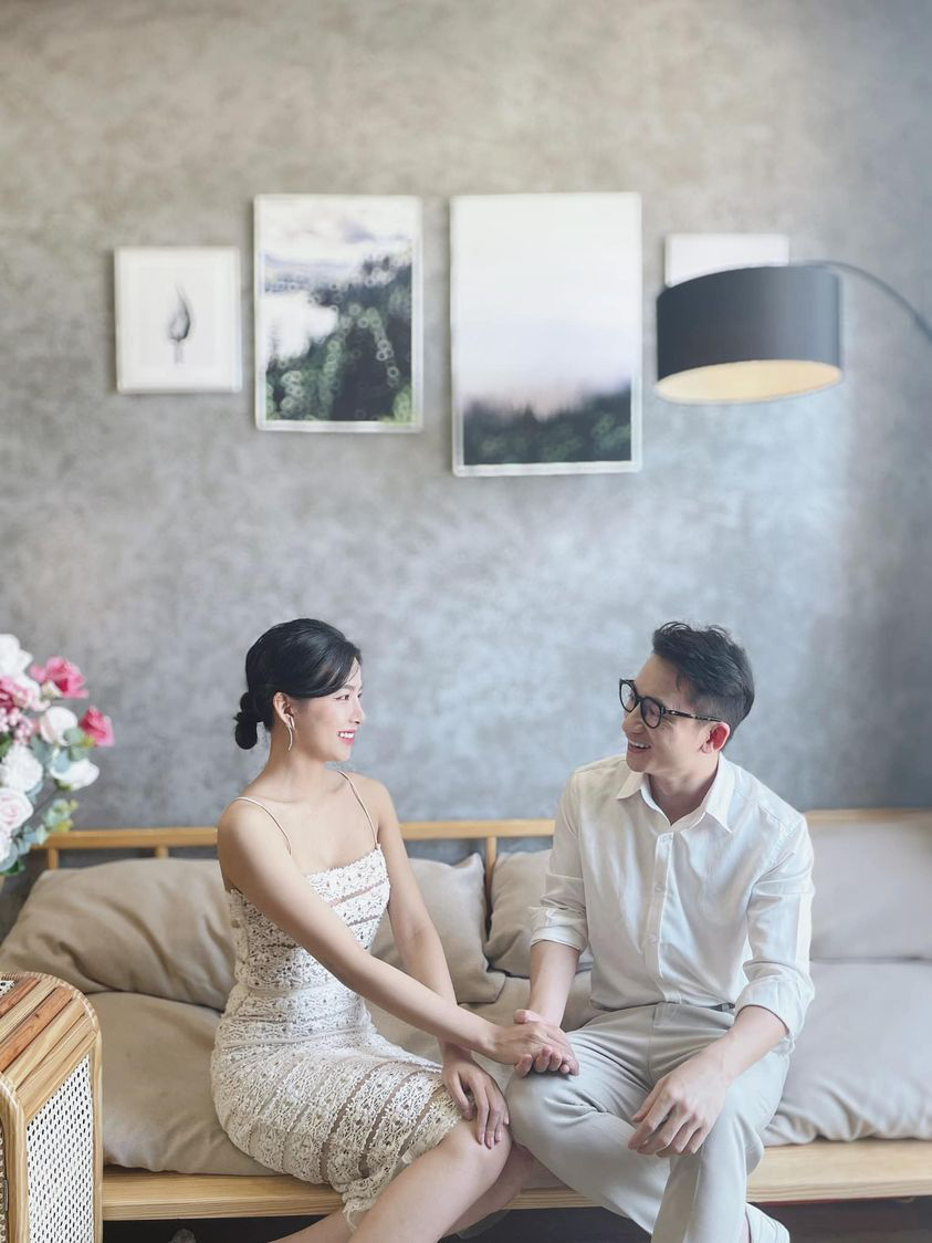 Phan Mạnh Quỳnh chuẩn bị kết hôn với bạn gái xinh đẹp kém 4 tuổi? - Ảnh 1.