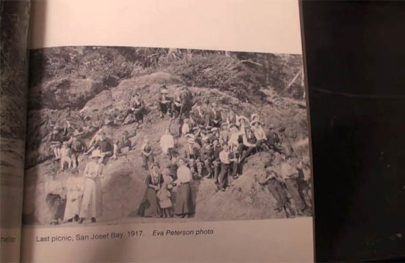 SỐC: Bức ảnh chụp năm 1917 là bằng chứng về khả năng du hành thời gian  - Ảnh 2.