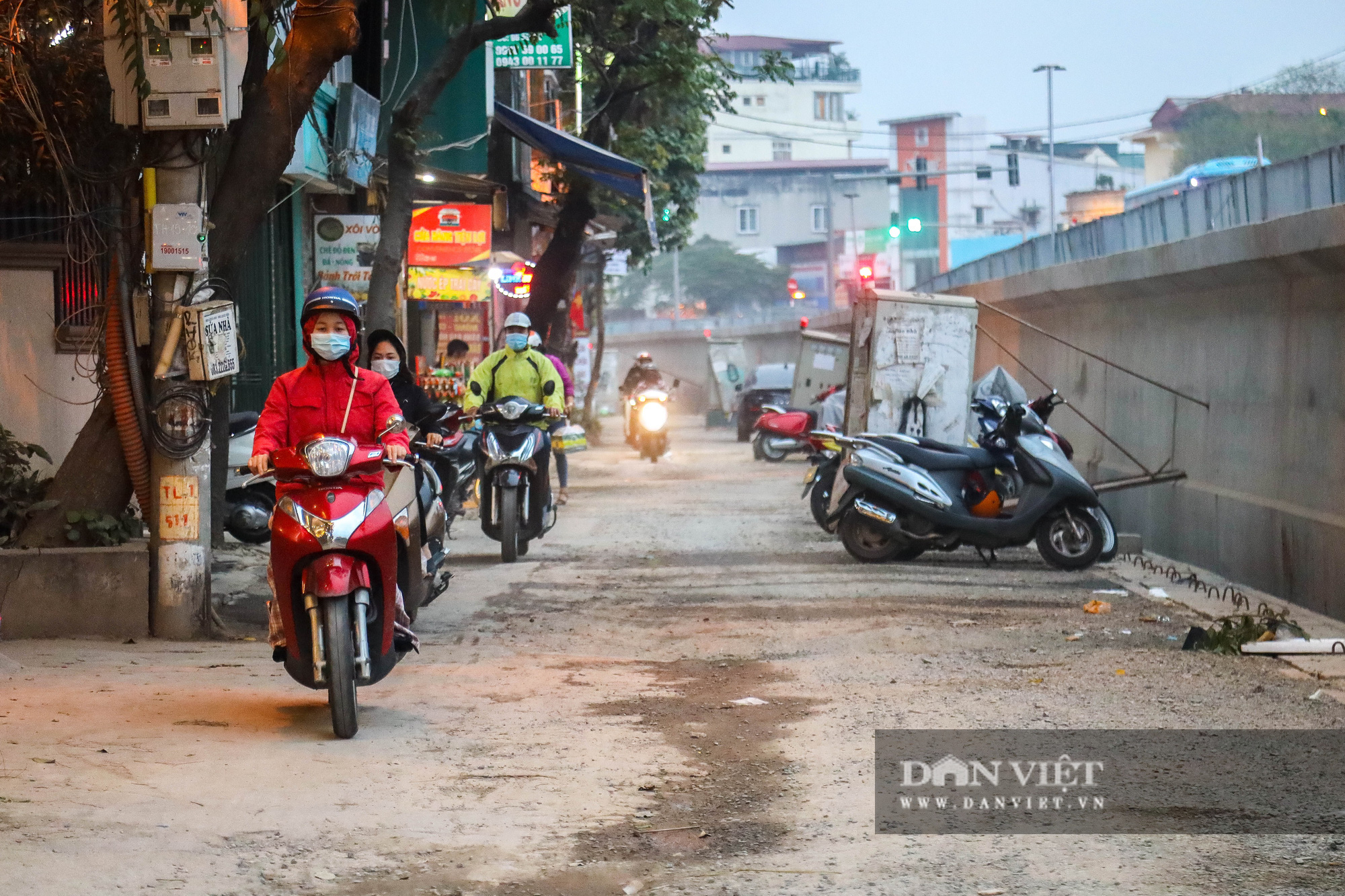 Hà Nội: người dân khổ sở vì mặt đường Âu Cơ - Nghi Tàm nứt toác   - Ảnh 10.