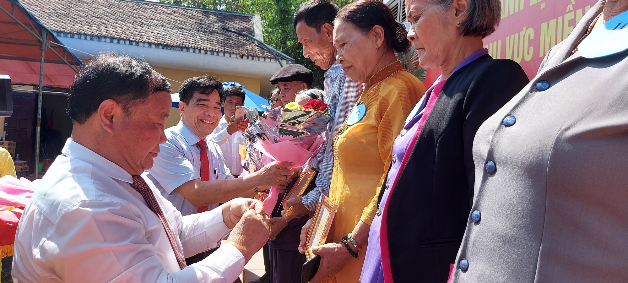Trung ương Hội Nông dân Việt Nam về nguồn tưởng nhớ các anh hùng nông dân - Ảnh 6.