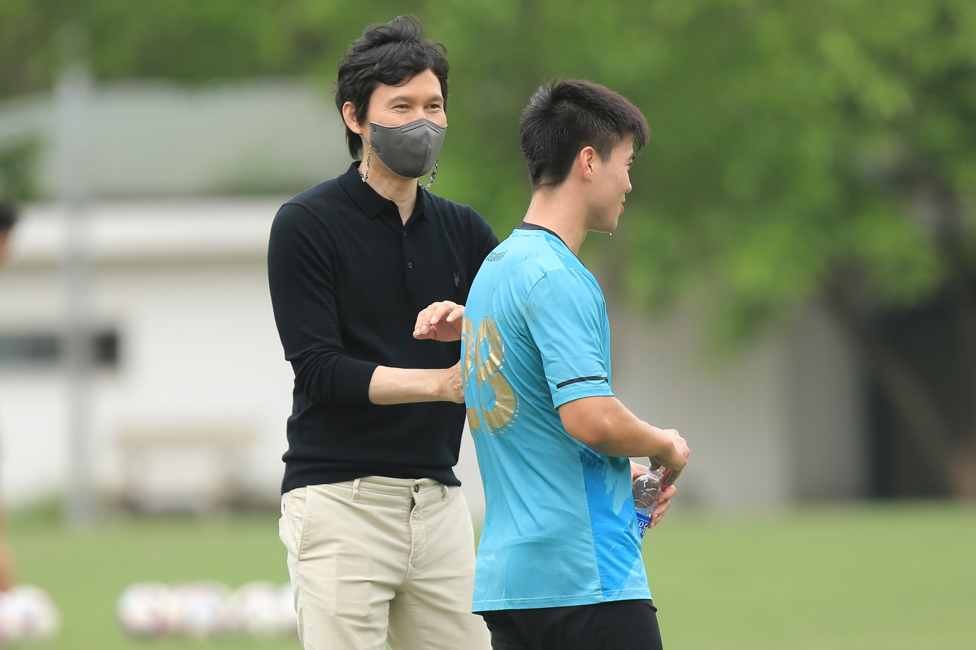 Chính thức: Đồng hương HLV Park Hang-seo cùng Hà Nội FC vượt khó! - Ảnh 3.