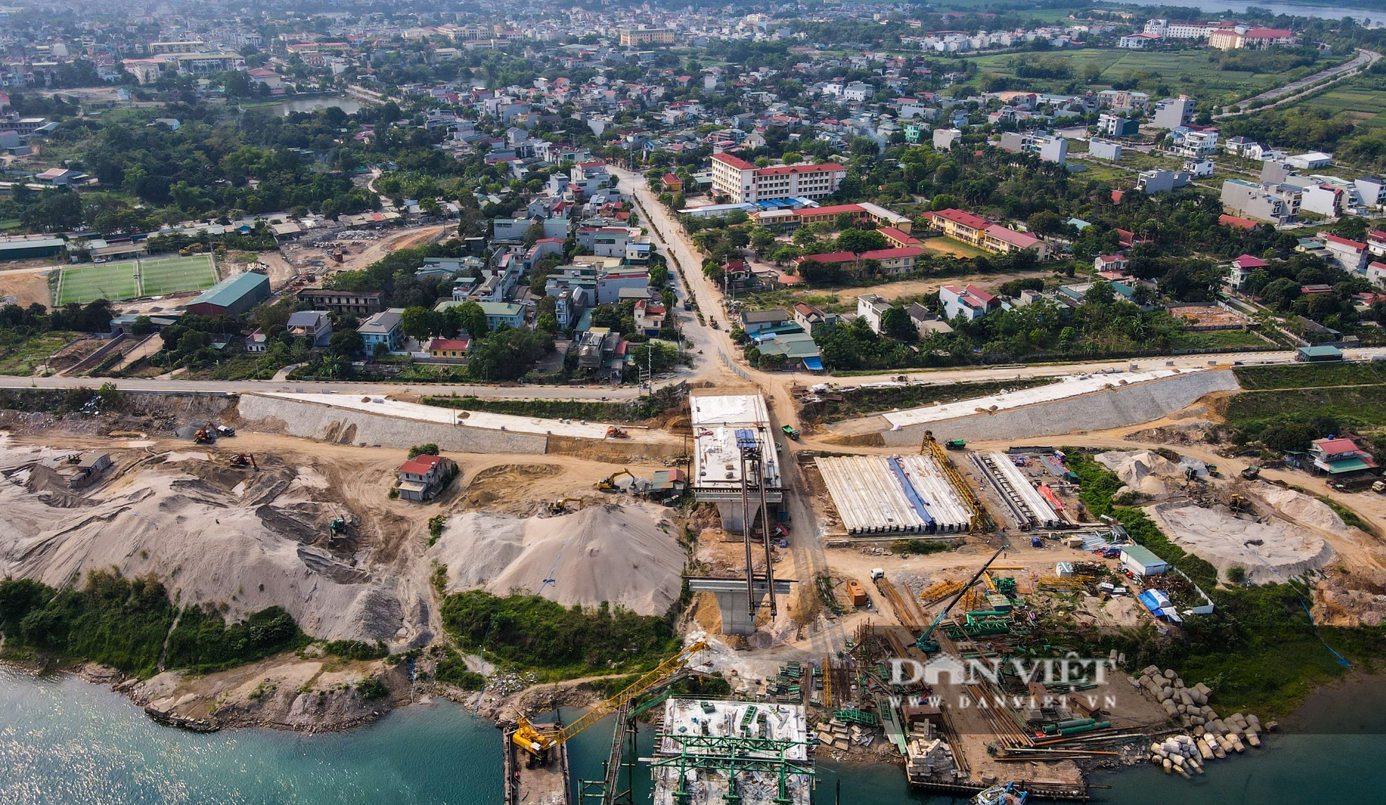 Toàn cảnh cây cầu Hoà Bình 2 trị giá gần 600 tỷ bắc qua sông Đà - Ảnh 4.