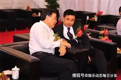 'Lật mặt' đại gia nổi tiếng nhất showbiz, 20 tuổi trong 1 đêm có thân giá 40 tỷ và tài sản 17 nghìn tỷ đồng - Ảnh 3.