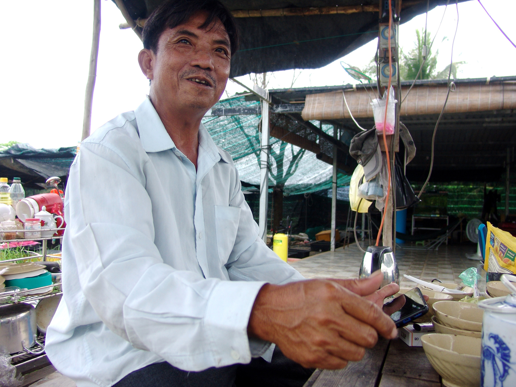 TP.HCM: Bán cá kiểng kiểu này, ông nông dân nuôi cá chỉ cần ngồi nhà thu tiền mỏi tay - Ảnh 1.