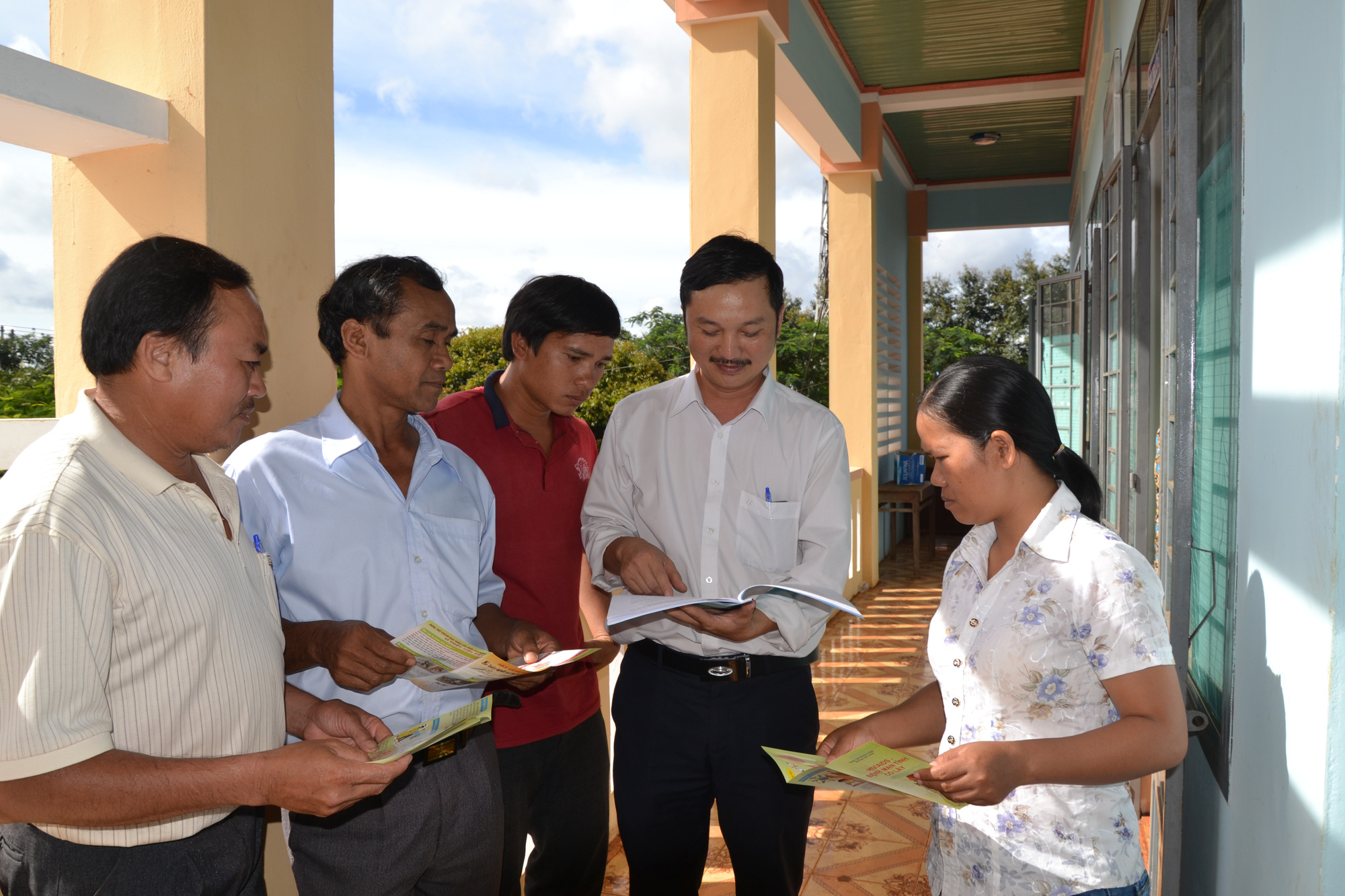 Cảnh báo tai nạn điện do trẻ em thả diều - Ảnh 2.