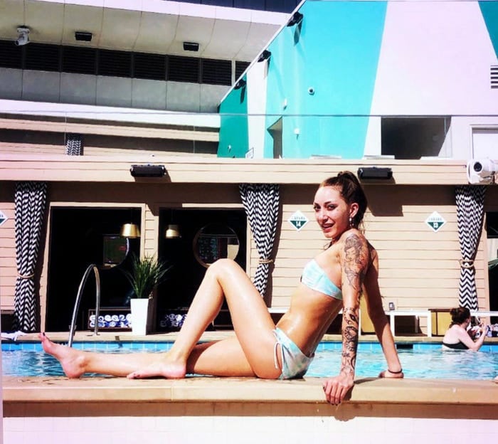 Mỹ: “Kinh đô giải trí” bùng nổ cảnh tiệc tùng hồ bơi rực rỡ bikini - Ảnh 4.