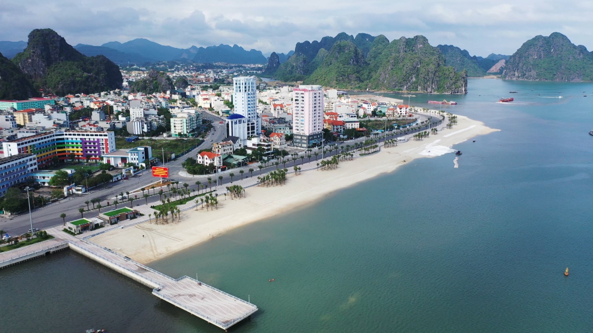 Quảng Ninh &quot;ngậm ngùi&quot; cắt giảm quy mô loạt sự kiện dịp 30/4-1/5 - Ảnh 2.