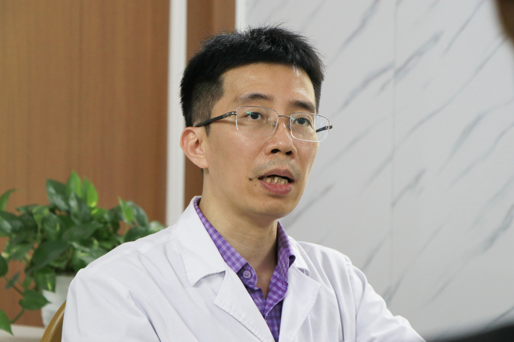 Những câu chuyện sinh tử phía sau phòng bệnh tại Trung tâm đột quỵ Bệnh viện Bạch Mai - Ảnh 4.