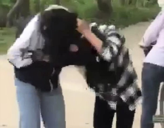 Vụ hai nữ sinh đánh nhau “trối chết” ở Ninh Bình: Lý do hết sức lãng xẹt - Ảnh 2.