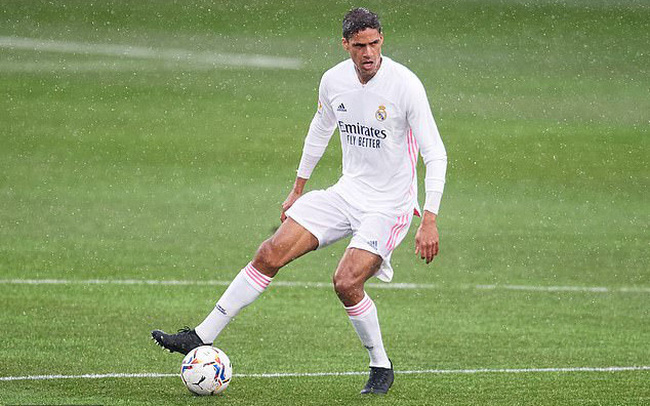 Chelsea có thể mua Varane.