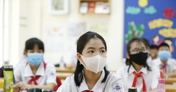 Dịch Covid-19 phức tạp, Hà Nội yêu cầu học sinh phải đeo khẩu trang đi học - Ảnh 1.