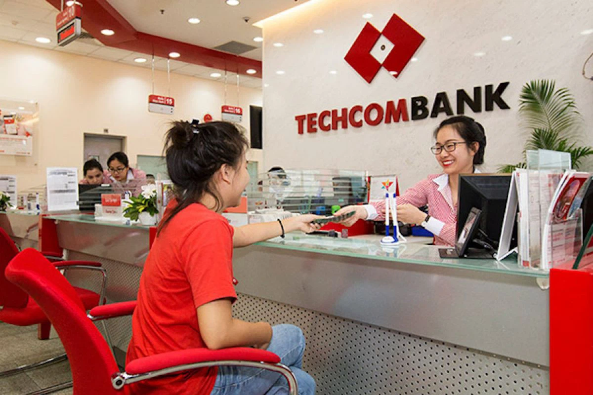 Lợi nhuận tăng 77%, thu nhập người lao động tại Techcombank “vọt” lên 42 triệu đồng/tháng - Ảnh 1.