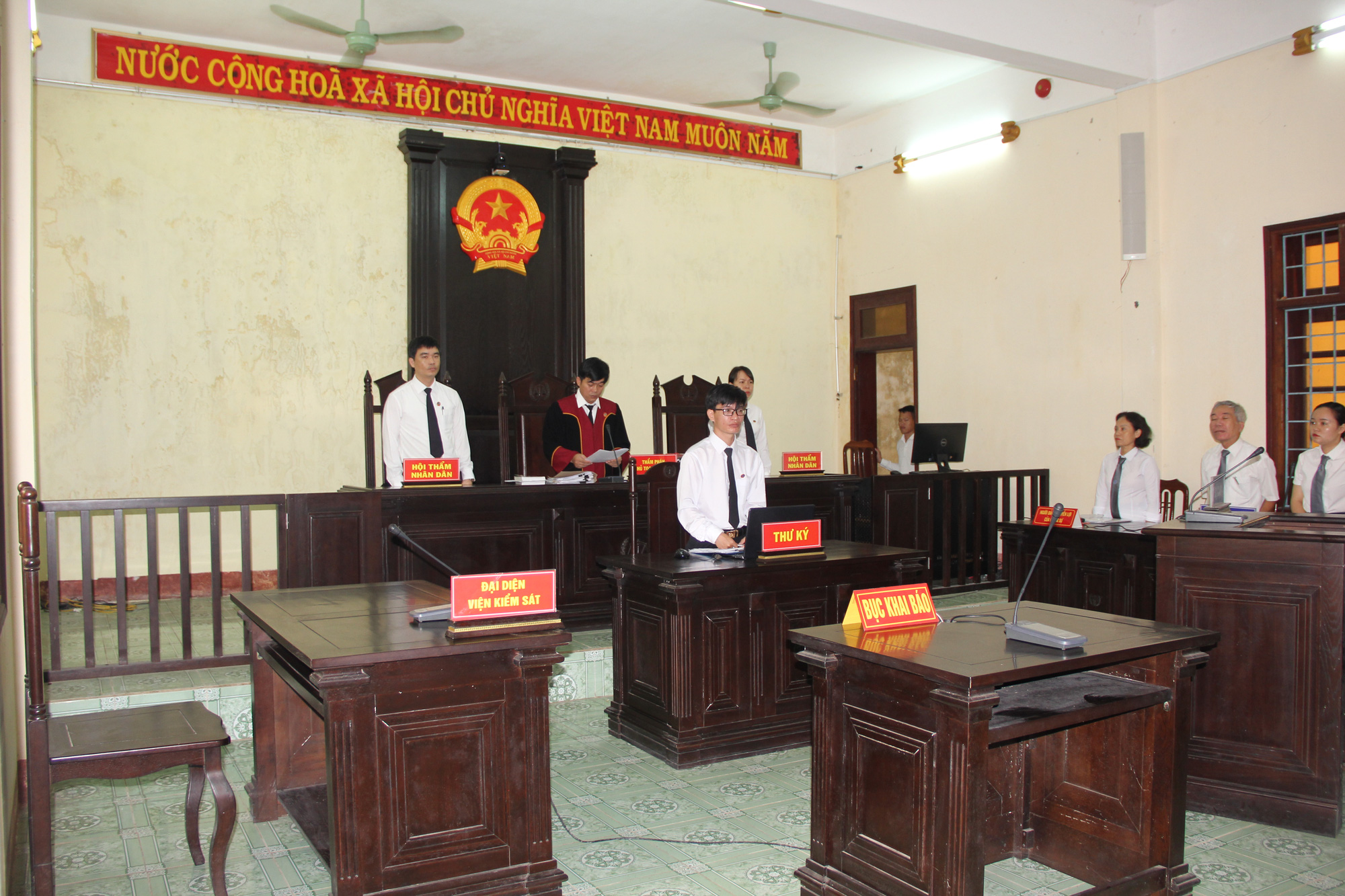 Tình tiết bất ngờ trong vụ án 2 cán bộ xã và cháu bé chết trong bể phốt ở Quảng Trị - Ảnh 3.