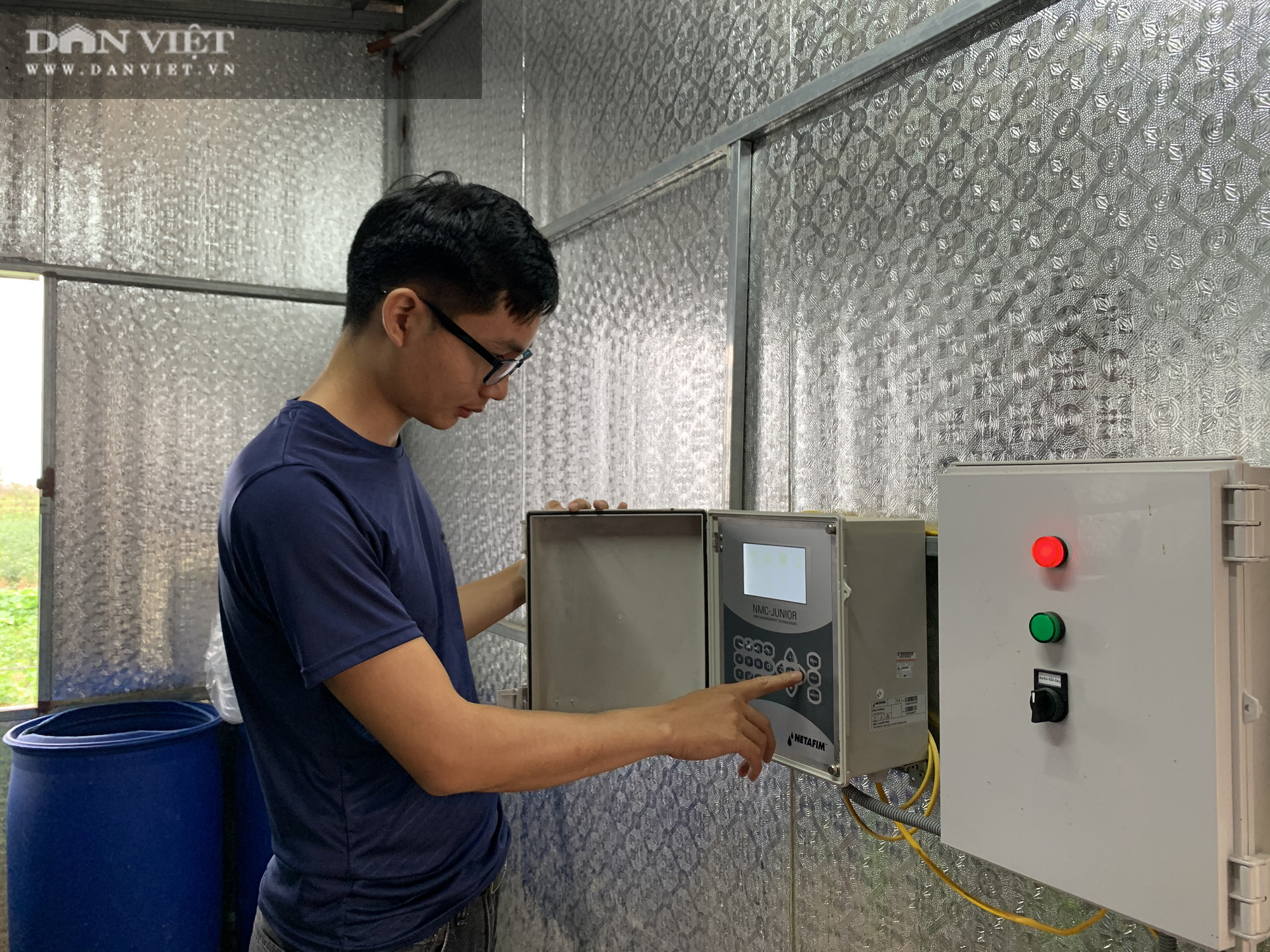 Chàng trai xứ Nghệ đưa cả &quot;thế giới&quot; công nghệ cao Israel về vườn nhà chăm cây cho quả khổng lồ... thành triệu phú - Ảnh 4.