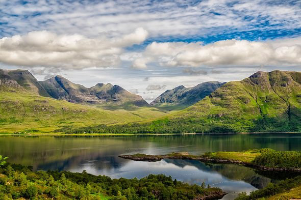 Phát hiện hóa thạch hàng tỷ năm tuổi ở Scotland - Ảnh 2.