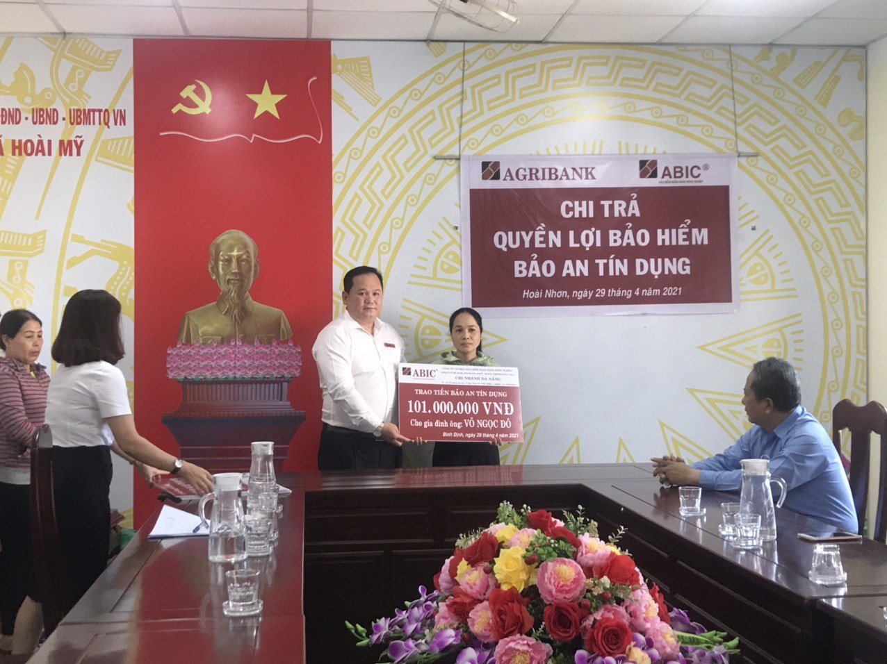 Bình Định: Bảo hiểm Agribank chi trả quyền lợi bảo hiểm Bảo an tín dụng cho 2 ngư dân mất tích - Ảnh 3. Bình Định: Bảo hiểm Agribank chi trả quyền lợi bảo hiểm Bảo an tín dụng cho 2 ngư dân mất tích - Ảnh 3.
