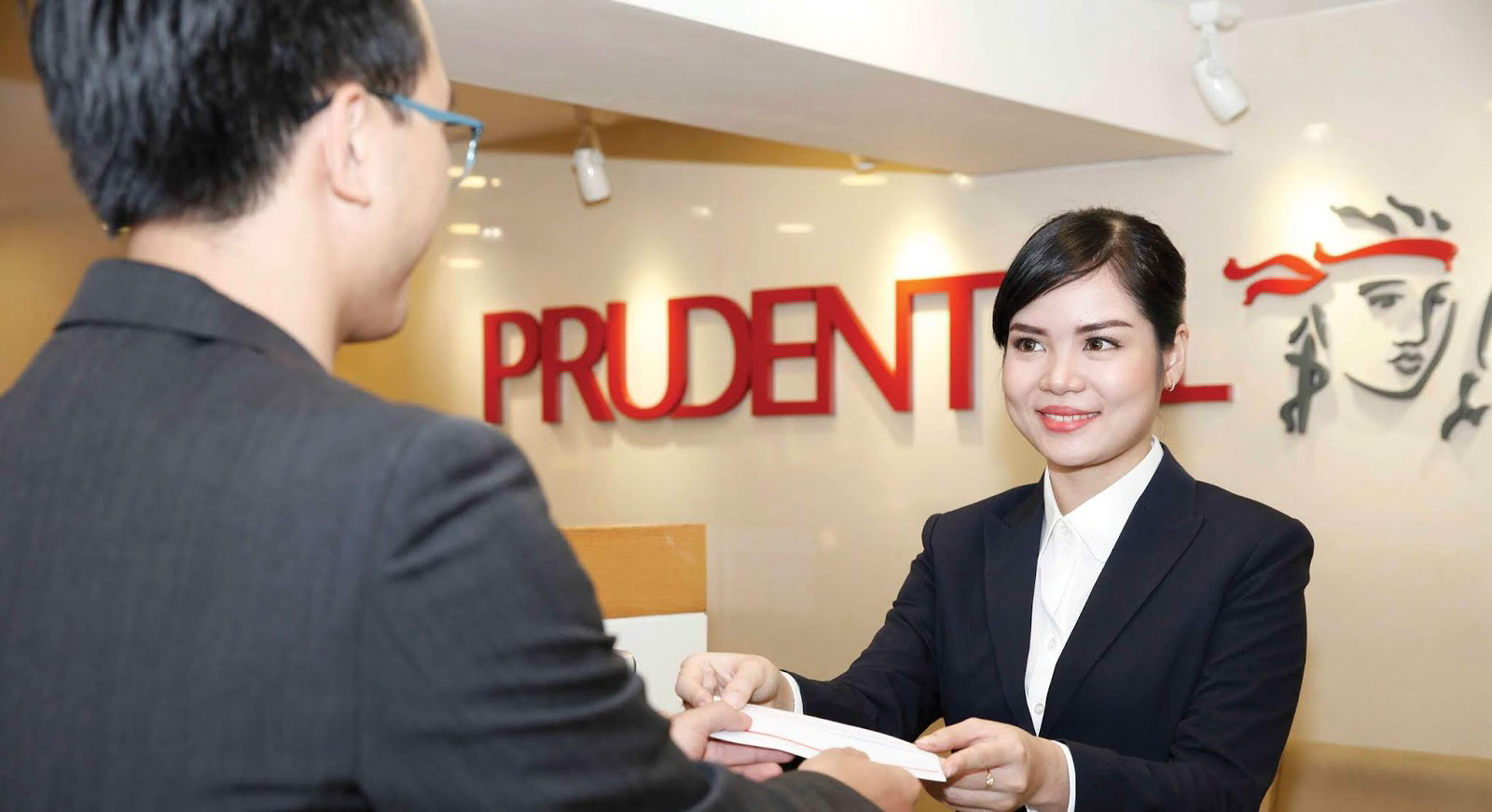 Prudential là công ty bảo hiểm duy nhất thuộc Top 10 doanh nghiệp FDI phát triển bền vững - Ảnh 3.