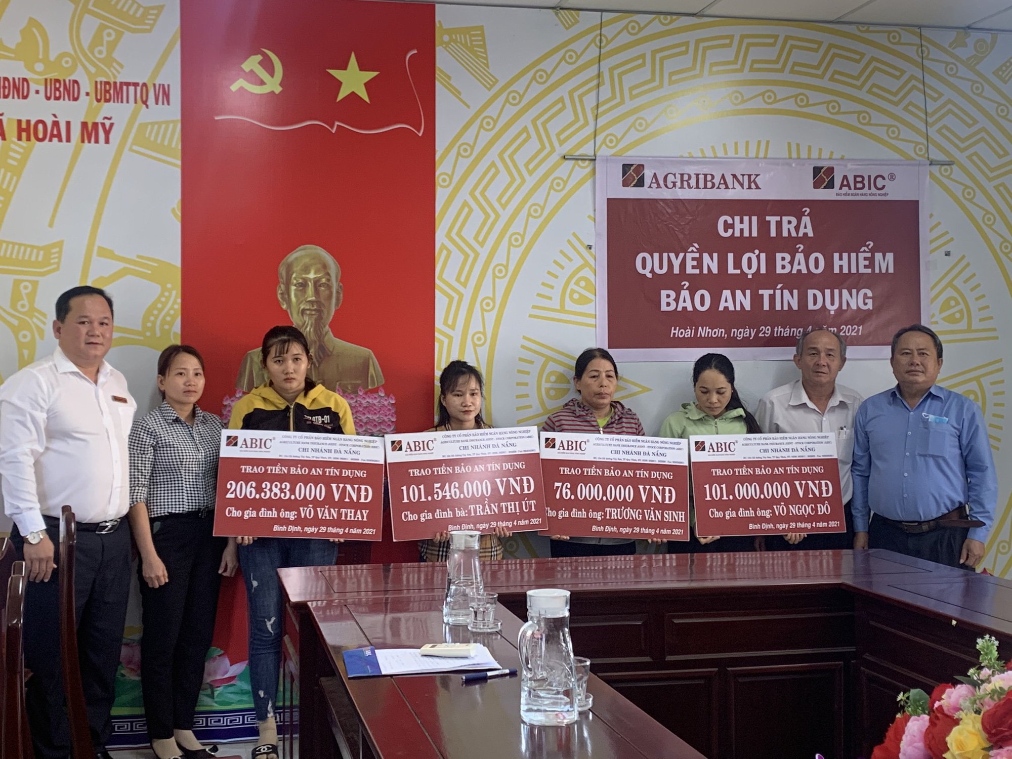 Bình Định: Bảo hiểm Agribank chi trả quyền lợi bảo hiểm Bảo an tín dụng cho 2 ngư dân mất tích - Ảnh 1. Bình Định: Bảo hiểm Agribank chi trả quyền lợi bảo hiểm Bảo an tín dụng cho 2 ngư dân mất tích - Ảnh 1.