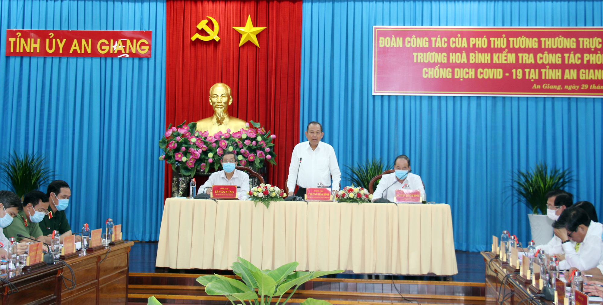 Phó Thủ tướng Thường trực Trương Hòa Bình chỉ đạo nóng về phòng, chống Covid- 19 tại An Giang - Ảnh 2.