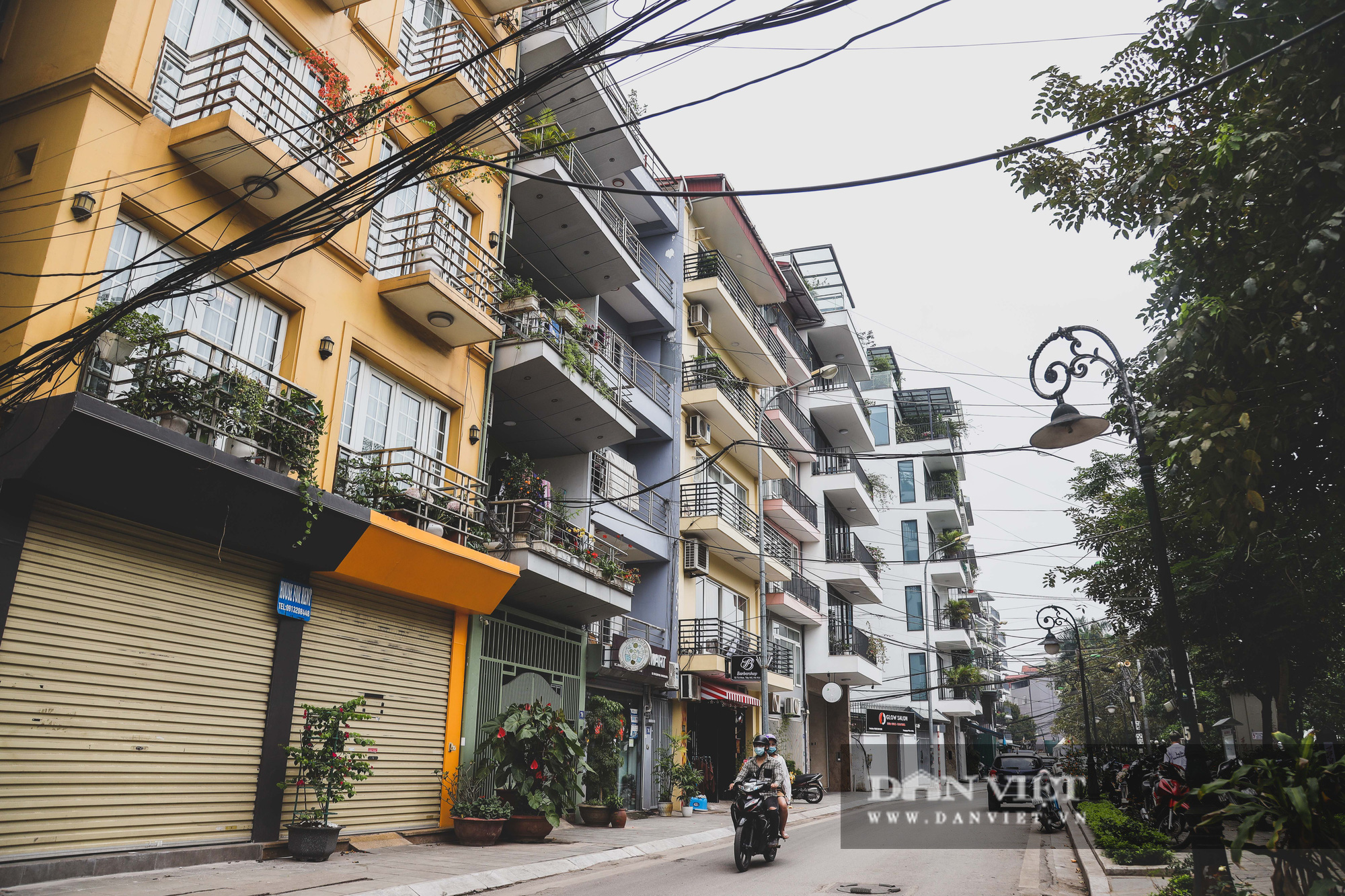 Hà Nội: Hàng loạt công trình sai phạm &quot;nham nhở&quot; ven bờ hồ Tây - Ảnh 1.