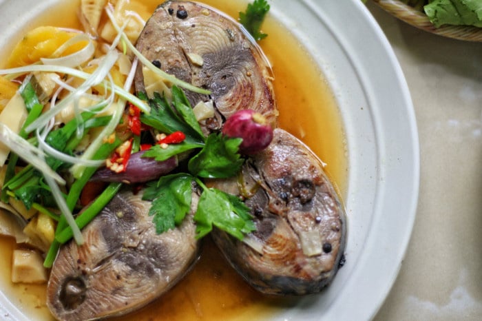 Gia vị khử mùi tanh tuyệt vời giúp cá ngừ kho thơm ngon hơn - Ảnh 1.