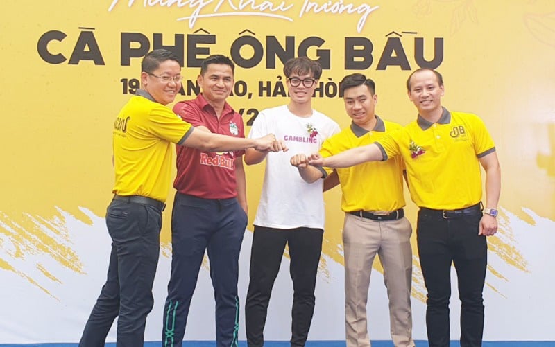 4 ngôi sao HAGL kiếm tiền tỷ từ nghề tay trái: Đá bóng vì đam mê - Ảnh 1.